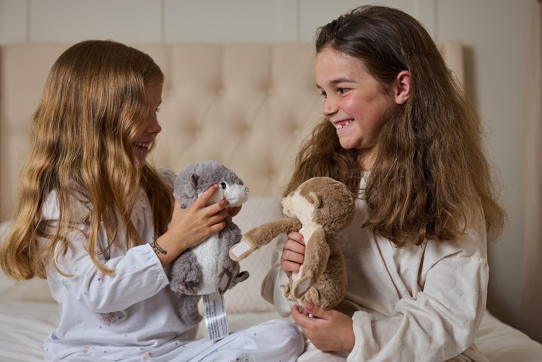 Warmies® Warm Hugs Otters - Image 9